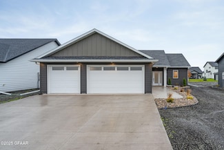 6015 S 14th St, Grand Forks, ND 58201