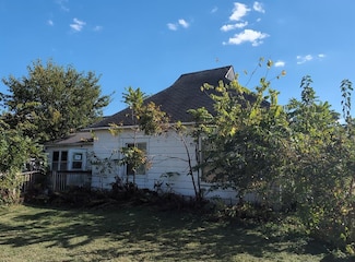 302 S High St, Delta, IA 52550