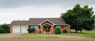 1702 Avenue I NW, Childress, TX 79201
