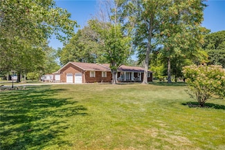 9769 N Loy Chapel Rd, Effingham, IL 62401