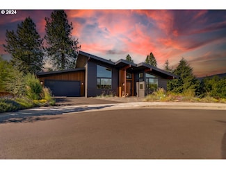 955 Roberts Dr, Hood River, OR 97031