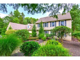145 Glen Rd, Chagrin Falls, OH 44022