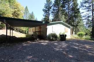 541 Lake Shore Dr, Selma, OR 97538