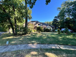 11 Saratoga Ct, East Brunswick, NJ 08816