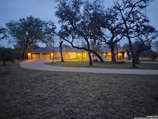 224 Oak Hollow Ln, Bandera, TX 78003