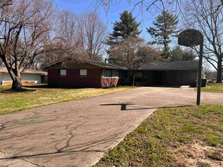 1315 N Vincennes Ave, Petersburg, IN 47567