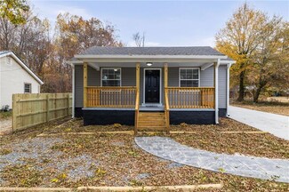 6 Circle Dr, Reidsville, NC 27320