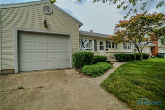 100 Rossway Ave, Rossford, OH 43460