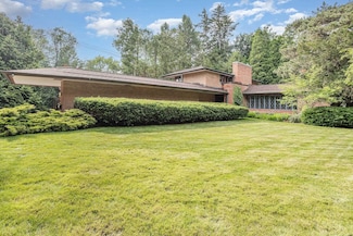 919 E Park Dr, Midland, MI 48640