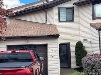 755 Hewitt Ln, New Windsor, NY 12553