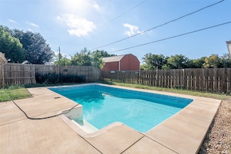 610 Betsy Ross Dr, Arlington, TX 76002