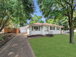 3512 Aurora Ave, Des Moines, IA 50310