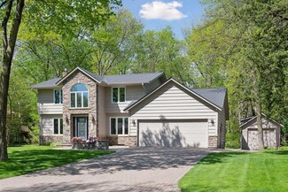 17140 Cedarcrest Dr, Eden Prairie, MN 55347