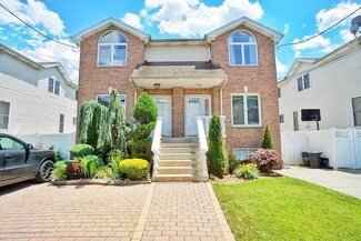 494 Riga St, Staten Island, NY 10306