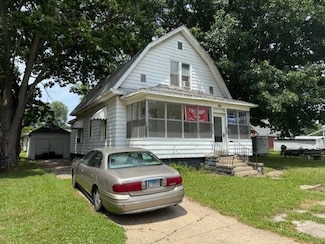 512 W 3rd St, Beardstown, IL 62618
