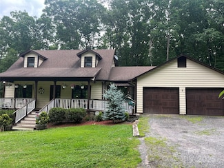 1496 Givens St, Hickory, NC 28602