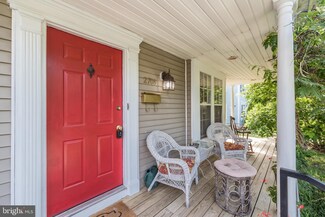 2708 E Side Dr, Alexandria, VA 22306