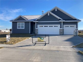 1830 Lakeview Dr, Pella, IA 50219