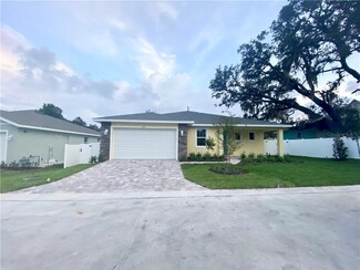 633 Athens St, Dunedin, FL 34698
