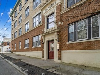 25 Roslyn St Unit 8, Salem, MA 01970