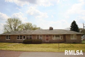 601 E 5th St, MacKinaw, IL 61755