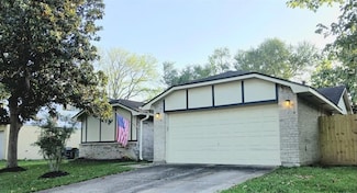1126 E Brompton Dr, Pearland, TX 77584