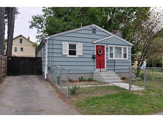 153 Finch Ave, Pawtucket, RI 02860
