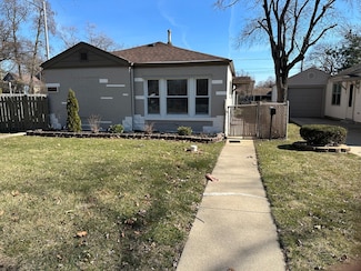 9301 Raymond Ave, Oak Lawn, IL 60453