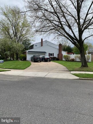 16 Stonebridge Rd, Cherry Hill, NJ 08003