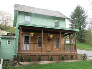 47 Branch Hill Rd, Readsboro, VT 05350