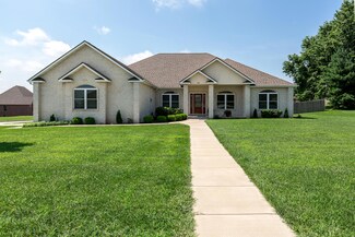 3416 E Fox Grape St, Springfield, MO 65804
