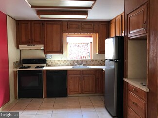 9128 Revere St, Philadelphia, PA 19152