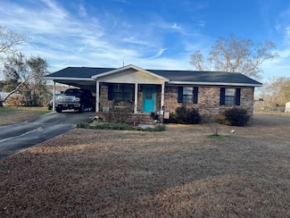 166 Pinoak Cir, Fitzgerald, GA 31750