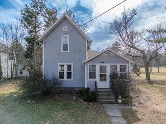 211 3rd St, Munith, MI 49259