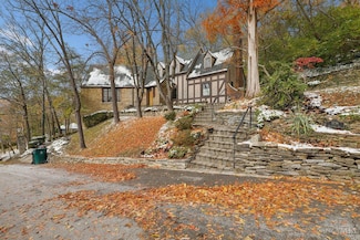 3736 Dogwood Ln, Cincinnati, OH 45213