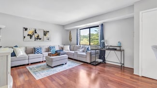 224 Pointe Cir N, Coram, NY 11727