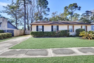 2738 Hidden Village Dr, Jacksonville, FL 32216