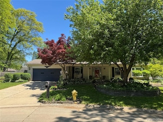 37298 Robindale Ct, Clinton Township, MI 48036