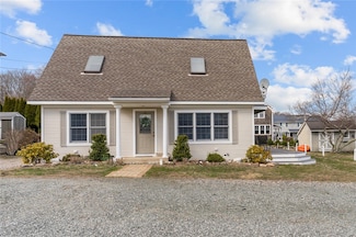 76 What Cheer Rd, Narragansett, RI 02882