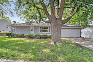 7702 SW 9th St, Des Moines, IA 50315