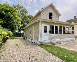 1063 Raymond St, Akron, OH 44307