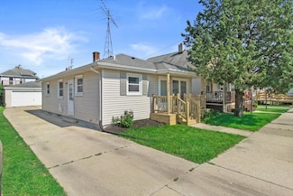 1933 Jay Eye See Ave, Racine, WI 53403