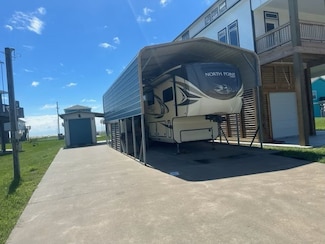 1820 Pompano Ln, Bolivar Peninsula, TX 77650