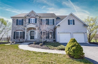 5335 Greenbriar Dr, Bethlehem, PA 18017