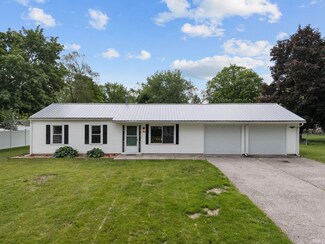 1813 Crescent Dr, Warsaw, IN 46580
