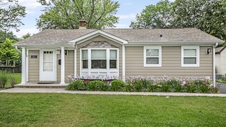220 Latrobe Ave, Northfield, IL 60093