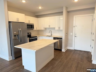 1685 Bergen Blvd Unit 705, Fort Lee, NJ 07024