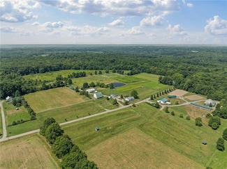 206 Lee Rd, Grove City, PA 16127