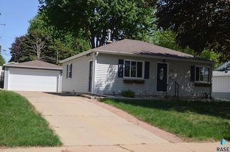 912 S Cloudas Ave, Sioux Falls, SD 57103