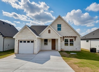 5610 San Jacinto Dr, Granbury, TX 76048